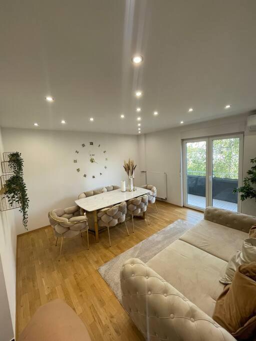 Moderne Wohnung In Der Naehe Vom Parndorf Outlet! Bruckneudorf Eksteriør billede
