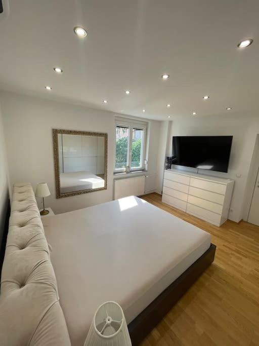 Moderne Wohnung In Der Naehe Vom Parndorf Outlet! Bruckneudorf Eksteriør billede